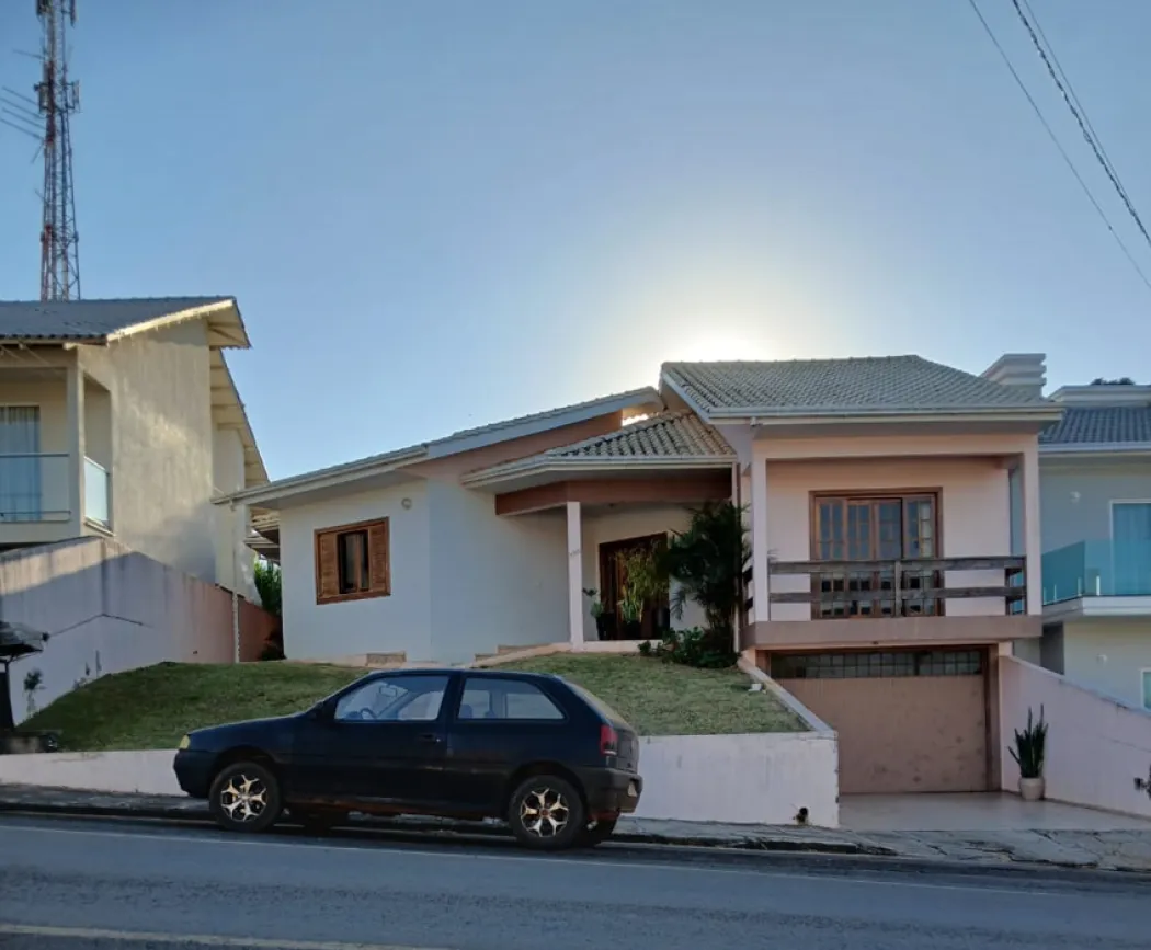 CASA DE ALVENARIA NO LOTEAMENTO “MORADA DA LUZ” COM ÁREA TOTAL DE 839,59 M² EM ABELARDO LUZ/SC