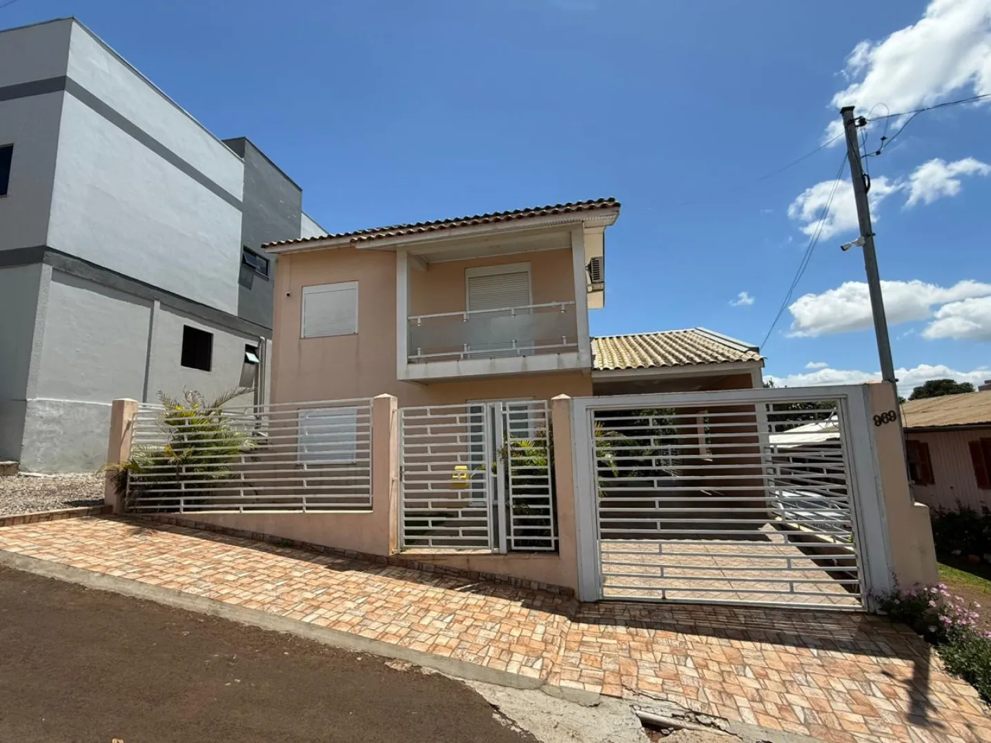 TERRENO URBANO COM 285,51 M² COM CASA DE ALVENARIA ÁREA PRIVATIVA DE 200,50 M² EM TRÊS PALMEIRAS/RS