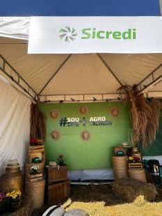 Sicredi participa da Feira Agro&Negócios da CooperAntunes e reforça apoio ao desenvolvimento da pecuária leiteira em Minas Gerais
